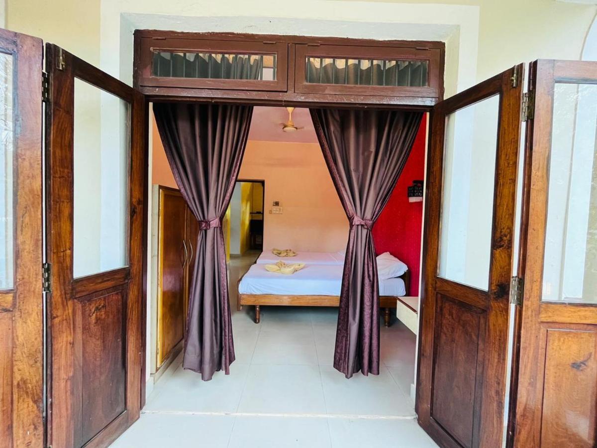 Naga Cottages Morjim Exterior foto